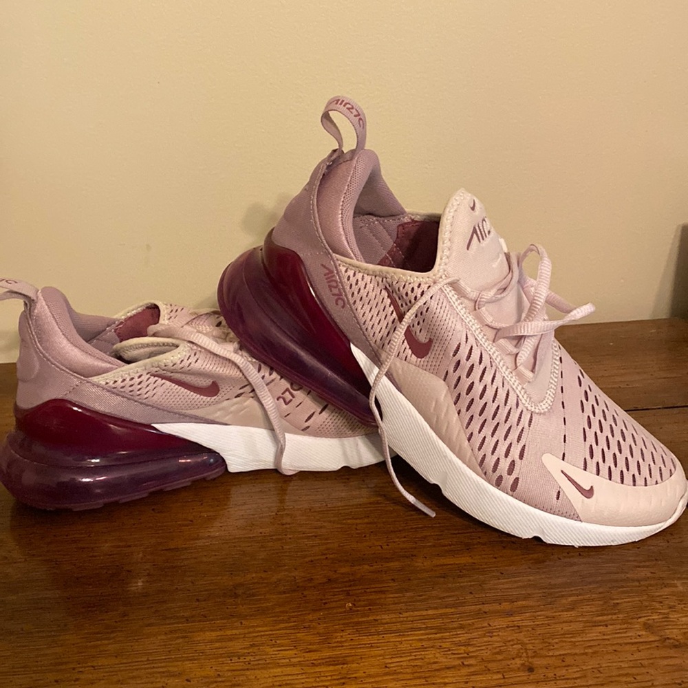 Nike Womens Air 270